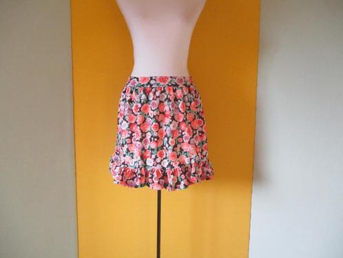Boohoo rok maat 34 (made in UK), Kleding | Dames, Rokken, Zo goed als nieuw, Maat 34 (XS) of kleiner, Overige kleuren, Onder de knie