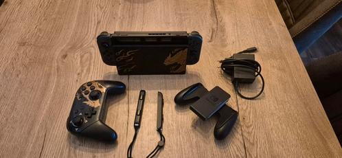 Nintendo switch monster hunter rise edition + pro controller, Spelcomputers en Games, Spelcomputers | Nintendo Switch, Zo goed als nieuw