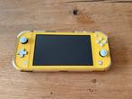 Nintendo Switch Lite incl beschermhoes, 2 spellen enz, Spelcomputers en Games, Ophalen of Verzenden, Geel, Gebruikt, Met beschermhoes of tas
