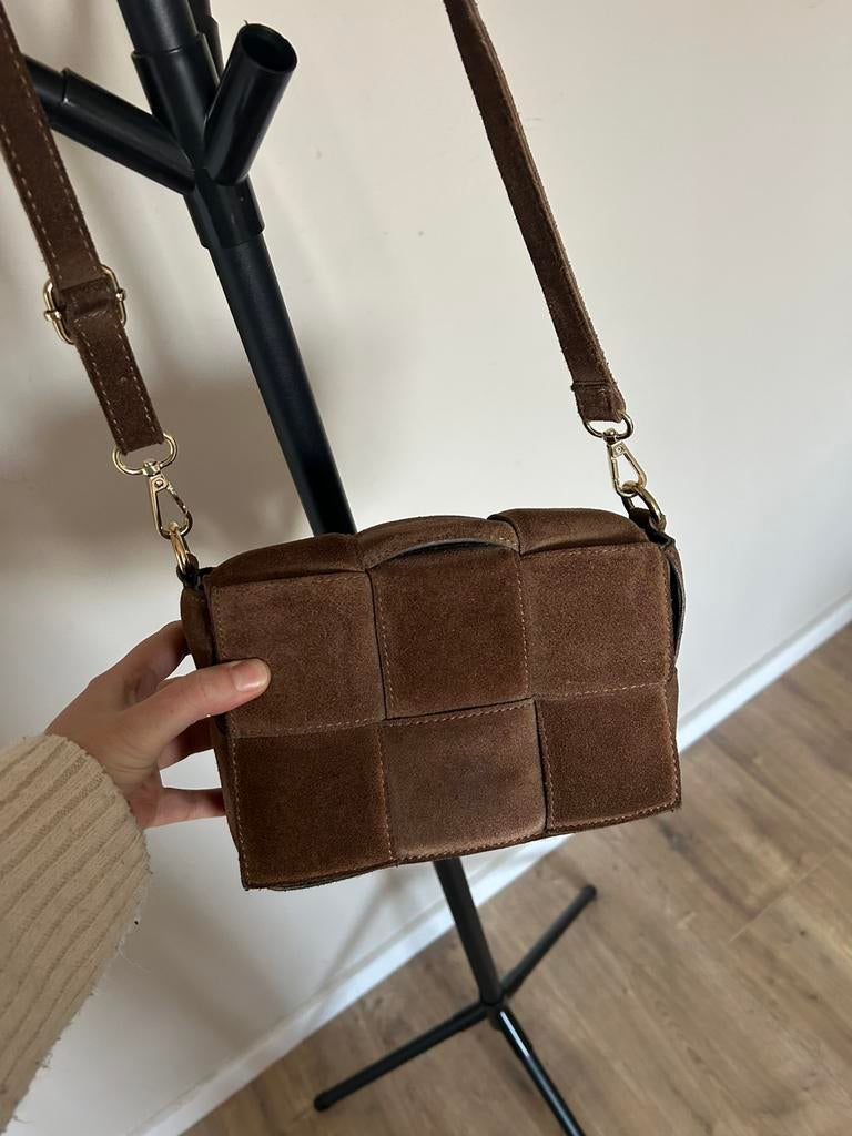 Donkerbruine suede tas, Ophalen of Verzenden, Gebruikt, Bruin, Schoudertasje