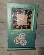 Unieke Wandklok/ sleutelkastje - Steampunk Stijl, Ophalen of Verzenden, Zo goed als nieuw, Analoog, Wandklok