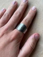 Gehamerde Brede Bandring - RVS - Maat 18,5, 18 tot 19, IJzer of Staal, Nieuw, Ophalen of Verzenden