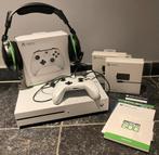 Xbox One S 1 TB (2018) + 2 controllers + headset + charge, Ophalen, Zo goed als nieuw, 1 TB, Met 2 controllers