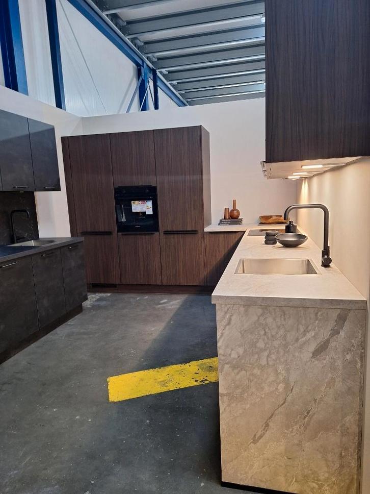 Complete Nieuwe keuken met apparatuur – Keuken Ariana, Huis en Inrichting, Keuken | Complete keukens, Nieuw, Hoekkeuken, Greeploos