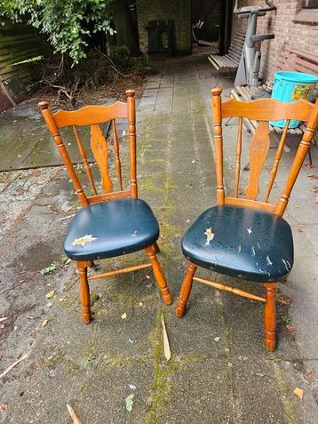 2 vintage stoelen beschikbaar voor biedingen