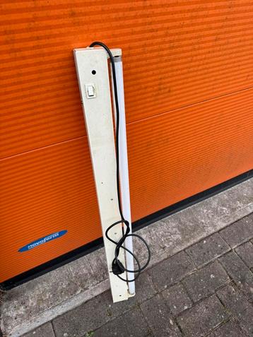 Tl-armatuur met aansluitsnoer beschikbaar voor biedingen