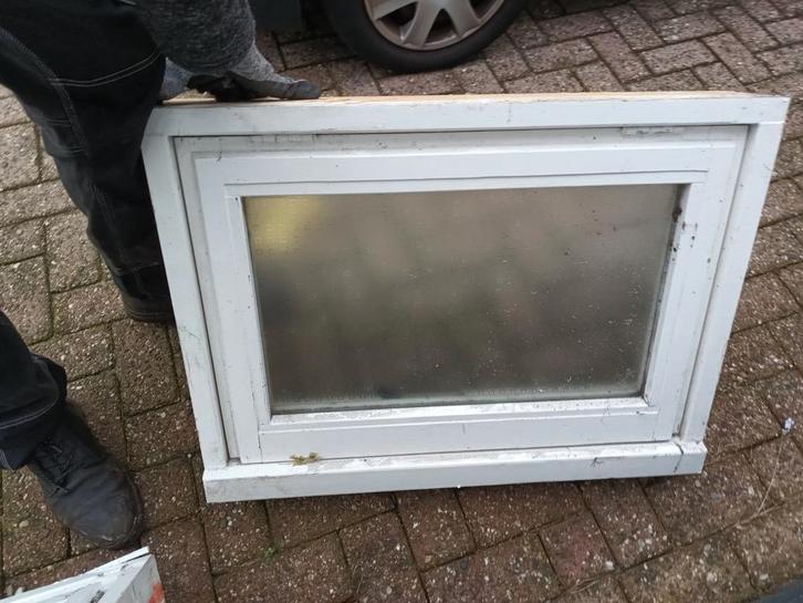 Gebruikt Raam - 82x57cm - Geesbrug, Doe-het-zelf en Verbouw, Glas en Ramen, Gebruikt, Gevelraam of Ruit, Minder dan 80 cm, 80 tot 120 cm
