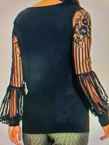 Zwarte top met kanten mouwen. Prachtig opengewerkt Mt 40/42 beschikbaar voor biedingen