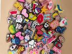 Schoen pins - crocs pins - charms meisjes jongens NIEUW 15st, Verzamelen, Ophalen of Verzenden, Nieuw, Figuurtje, Speldje of Pin