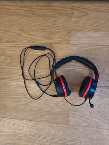 2 koptelefoons met microfoon  beschikbaar voor biedingen