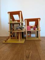 Plan toys chalet kleurrijk poppenhuis met popjes, Ophalen of Verzenden, Gebruikt, Poppenhuis
