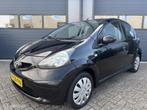 Toyota Aygo 1.0-12V + Navi Uitvoering / 5Drs, Auto's, Toyota, Voorwielaandrijving, 4 stoelen, Origineel Nederlands, Bedrijf