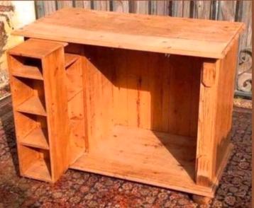 Vintage retro massief grenenhouten bureau, boekenkast beschikbaar voor biedingen