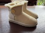 UGG Classic Mini Bailey Button Cloud mt 39, Kleding | Dames, Schoenen, UGG, Wit, Lage of Enkellaarzen, Ophalen of Verzenden