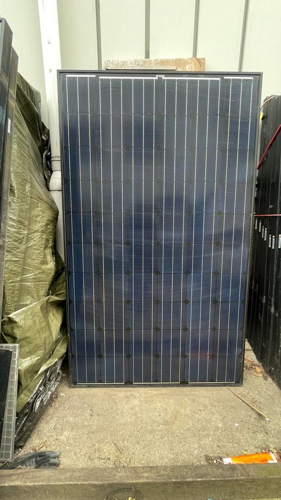 8 x Jingli Panda 260wp Full Black (YL260C-30b) zonnepanelen, Doe-het-zelf en Verbouw, Elektra en Kabels, Ophalen