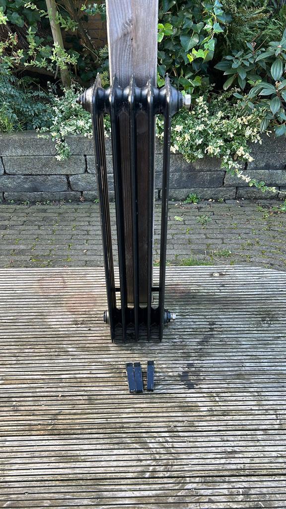 Gietijzeren radiator zwart, Doe-het-zelf en Verbouw, Verwarming en Radiatoren, Gebruikt, Radiator, 80 cm of meer, Minder dan 60 cm