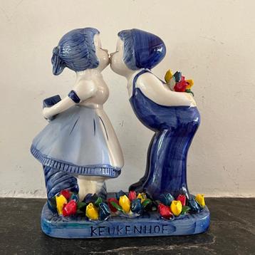 Kussende kinderen beschikbaar voor biedingen