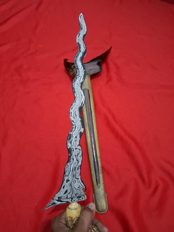 Antieke Keris Madura Sengkelat 13 Luk Pedaringan Kebak SVE06, Antiek en Kunst, Kunst | Niet-Westerse kunst, Verzenden