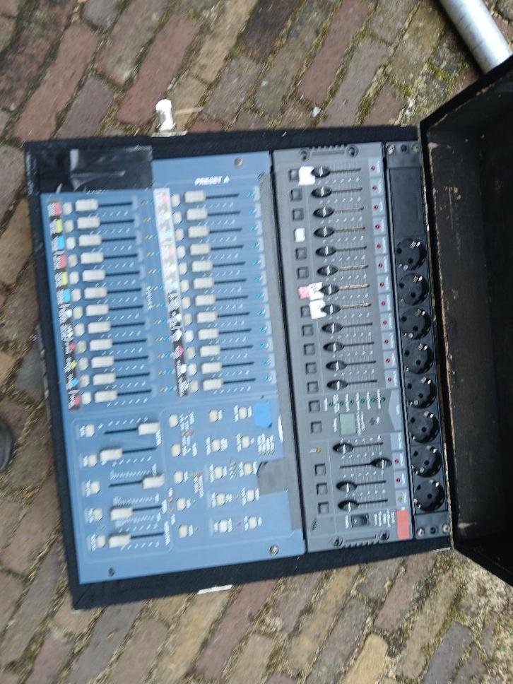 flight case 2 lichtmengtafels  licht mengpaneel licht effect, Muziek en Instrumenten, Licht en Laser, Gebruikt, Licht, Ophalen