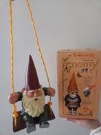 Rien poortvliet Tuinkabouter op Schommel - Gnomie als nieuw, Antiek en Kunst, Curiosa en Brocante, Ophalen of Verzenden