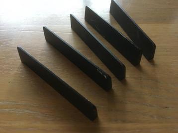 Pastoe kastgrepen uit 1960 zwart alu of wit kunststof beschikbaar voor biedingen