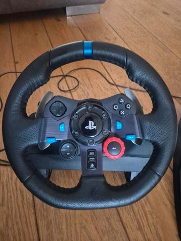 Logitech g29 met pedalen beschikbaar voor biedingen