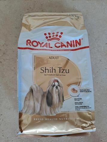 Ongeopend/ nieuw! 1 zak Royal Canin Shih tzu brokjes beschikbaar voor biedingen