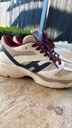 Hogen dames schoenen, Sport en Fitness, Volleybal, Ophalen of Verzenden, Zo goed als nieuw, Schoenen