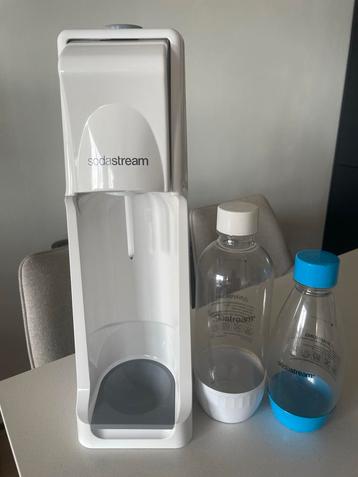 SodaStream met 2 Flessen en borg voor CO2 cilinder beschikbaar voor biedingen
