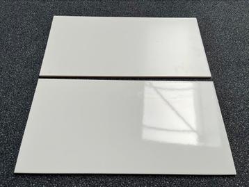 Wandtegels 30x60 mat / glans diverse restpartijen.  beschikbaar voor biedingen