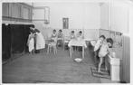 U976 Egmond aan Zee Koloniehuis Badkamer met Kinderen -, Ophalen of Verzenden, Gelopen, Noord-Holland