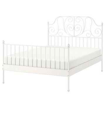 Ikea bedframe met lattenbodems - afbeelding 1