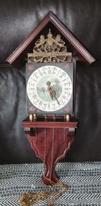 Oude Wandklok met Slinger en Gewichten, Verzenden