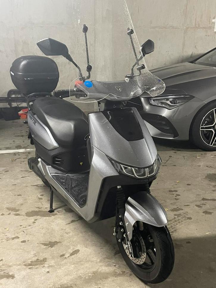 Yadea T9L, Fietsen en Brommers, Snorfietsen en Snorscooters, Zo goed als nieuw, Overige merken, Elektrisch, Ophalen