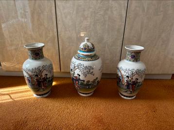 Set van 3 Chinese porseleinen vazen beschikbaar voor biedingen
