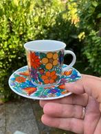 Vrolijk gekleurd espresso kop/schotel set 🌺, Ophalen of Verzenden, Zo goed als nieuw, Porselein, Kop en/of schotel