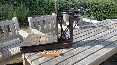 Zeer oude weegschaal/ bascule, Antiek en Kunst, Antiek | Gereedschap en Instrumenten, Ophalen