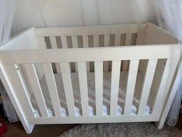 Ledikant met verstelbare bodem met matras 60x120 beschikbaar voor biedingen