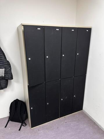 Nette lockerkast beschikbaar voor biedingen