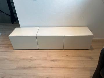 Twee IKEA BESTA kasten (60x40 & 120x40) met snoeruitsparinge - afbeelding 1
