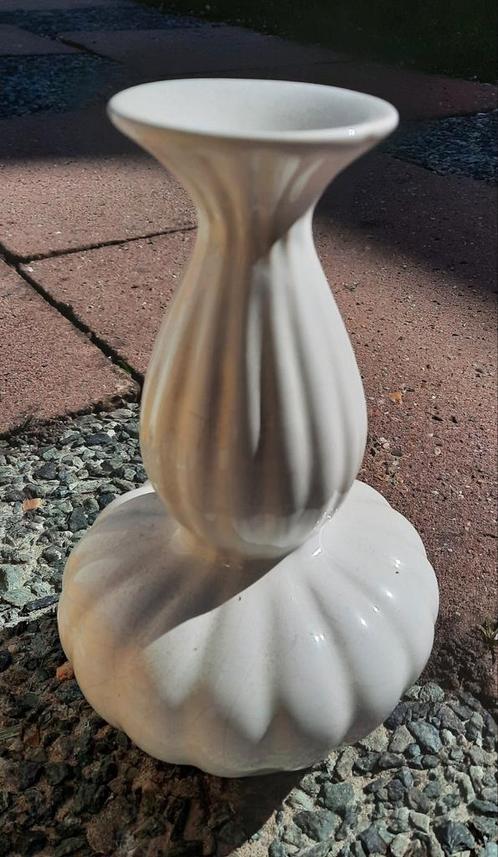 Vaas wit geribd 21cm Delfts Holland, Antiek en Kunst, Antiek | Vazen, Ophalen of Verzenden