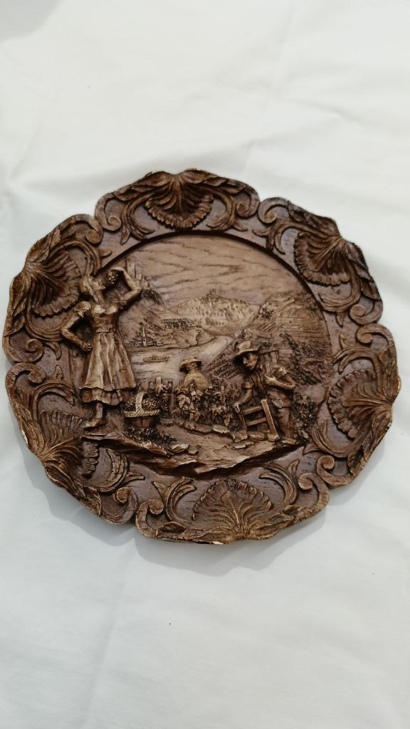 Houten sierbord met vrouw met druiven en plukkerij, Antiek en Kunst, Antiek | Wandborden en Tegels, Ophalen of Verzenden