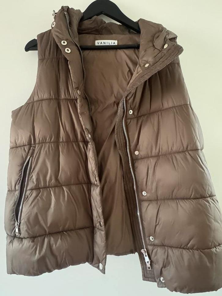 Vanilia bodywarmer taupe maat S valt ruim, Kleding | Dames, Bodywarmers, Zo goed als nieuw, Maat 38/40 (M), Bruin, Ophalen of Verzenden