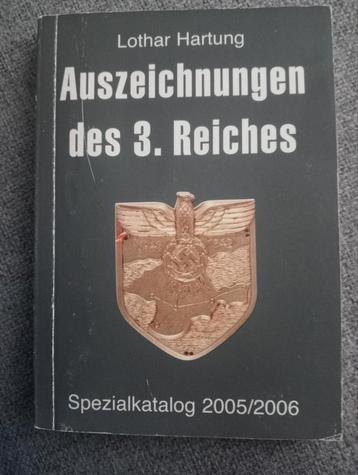 Dit is een specialiteitscatalogus getiteld "Auszeichnungen beschikbaar voor biedingen
