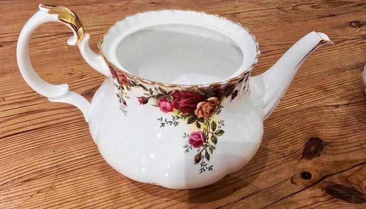 Royal Albert Old Country Roses Theepot medium. - 800ml, Antiek en Kunst, Antiek | Servies los, Ophalen
