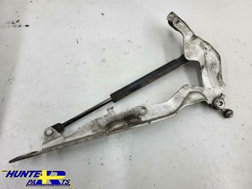 Motorkap scharnier R Volvo V70/XC70/S80 ('07-'17) 31250185 beschikbaar voor biedingen