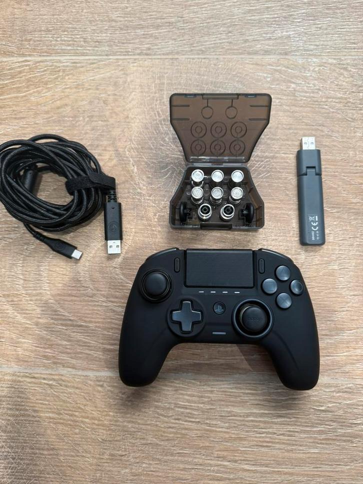 Revolution Unlimited Pro, Spelcomputers en Games, Spelcomputers | Sony PlayStation Consoles | Accessoires, Zo goed als nieuw, PlayStation 4