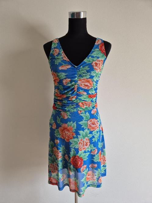 J498 - Blauw fleurig King Louie jurkje maat S (1), Kleding | Dames, Jurken, Zo goed als nieuw, Maat 38/40 (M), Blauw, Ophalen of Verzenden