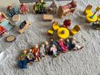 Houten poppenhuis meubels met poppen en accessoires, Ophalen, Gebruikt, Poppenhuis