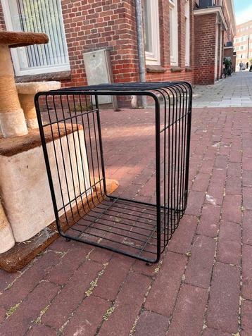 Diervriendelijke vogelkooi beschikbaar voor biedingen